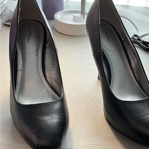 Chunky toe heeled pump